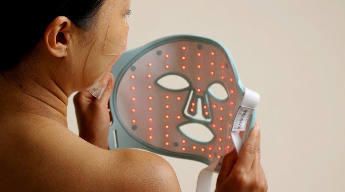 How red light therapy can help improve rosacea symptoms - Kandyway