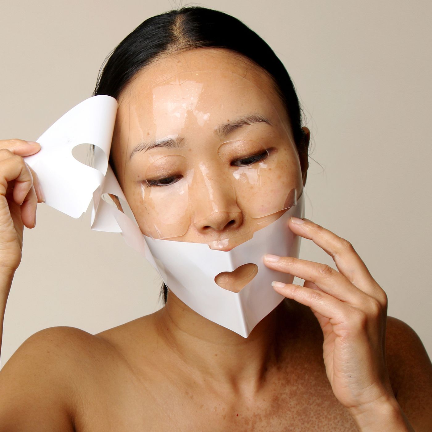 Taking off Kandyway hydrogel mask